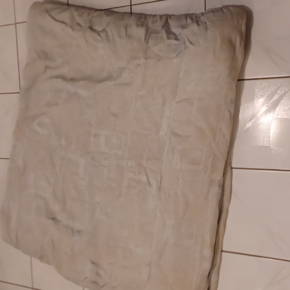 4/$40 King Size Light Green Comforter Set - Not New!  (Please read)